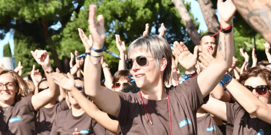 Des coachs dietplus font du sport pour brûler des calories.