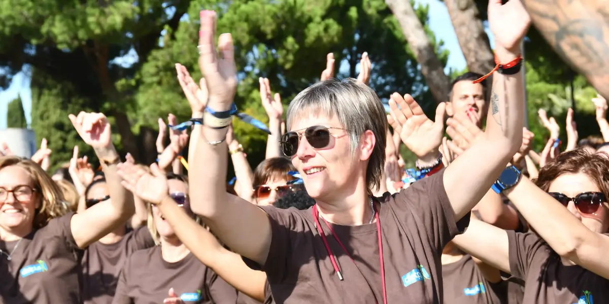 Des coachs dietplus font du sport pour brûler des calories.