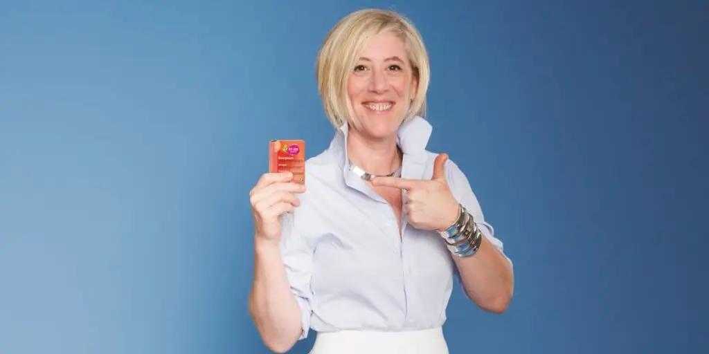 Céline, ambassadrice dietplus, présente le BT-202, un complément alimentaire à base de guarana.