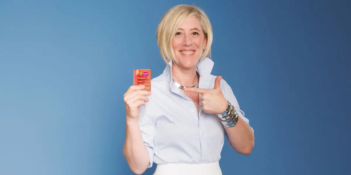 Céline, ambassadrice dietplus, présente le BT-202, un complément alimentaire à base de guarana.